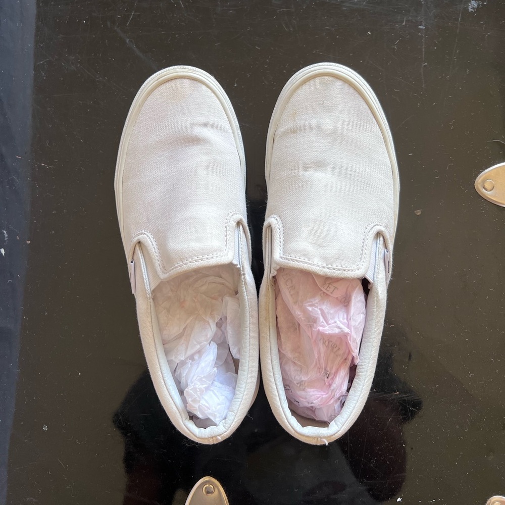 Vans- Classic White Slip On